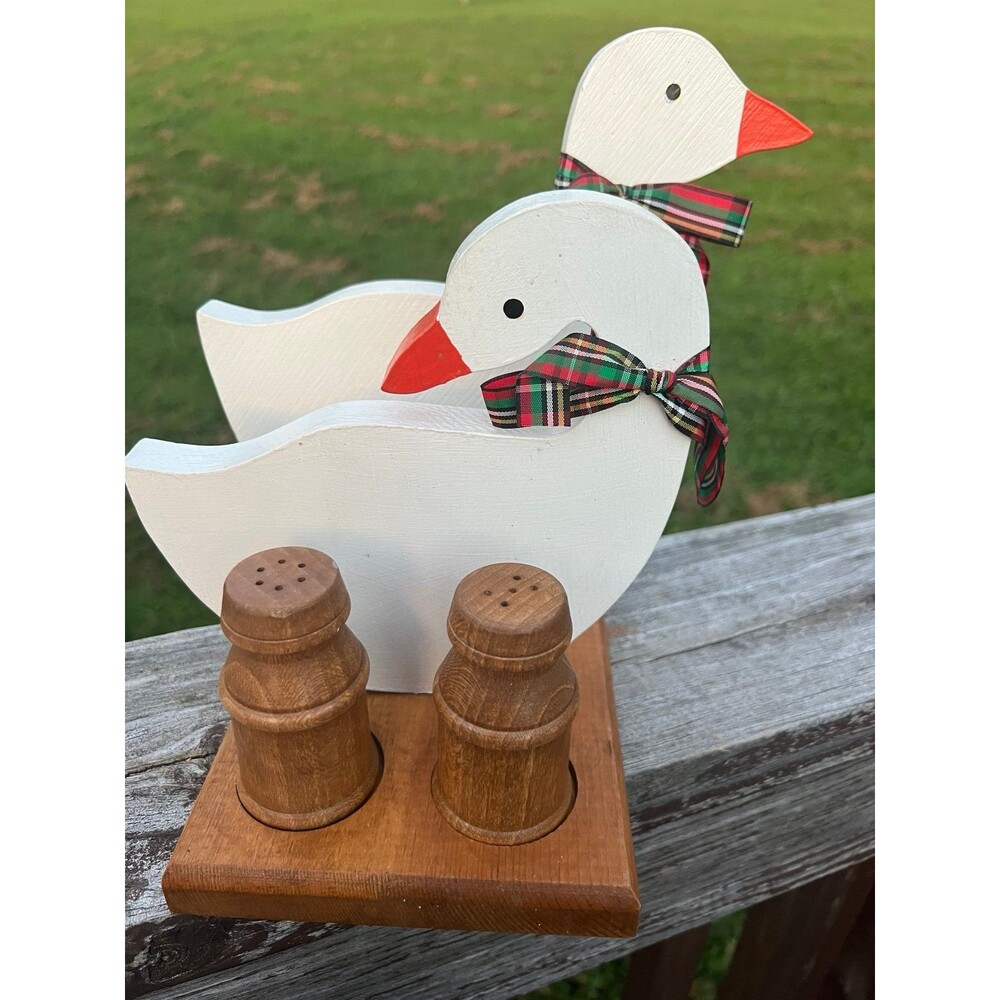 Country Geese Napkin Holder with Salt & Pepper Shakers vintage made in USA 1988